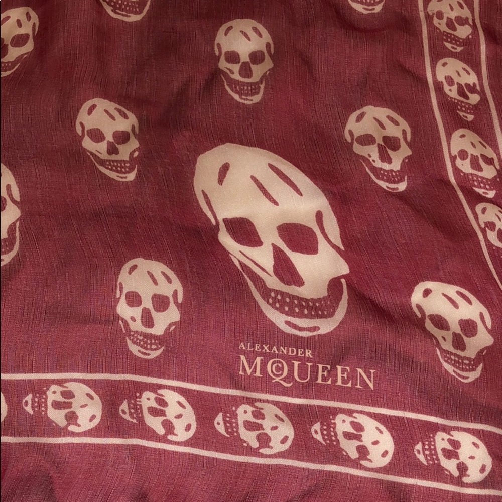 Alexander McQueen 100% Silk Skull Print Scarf